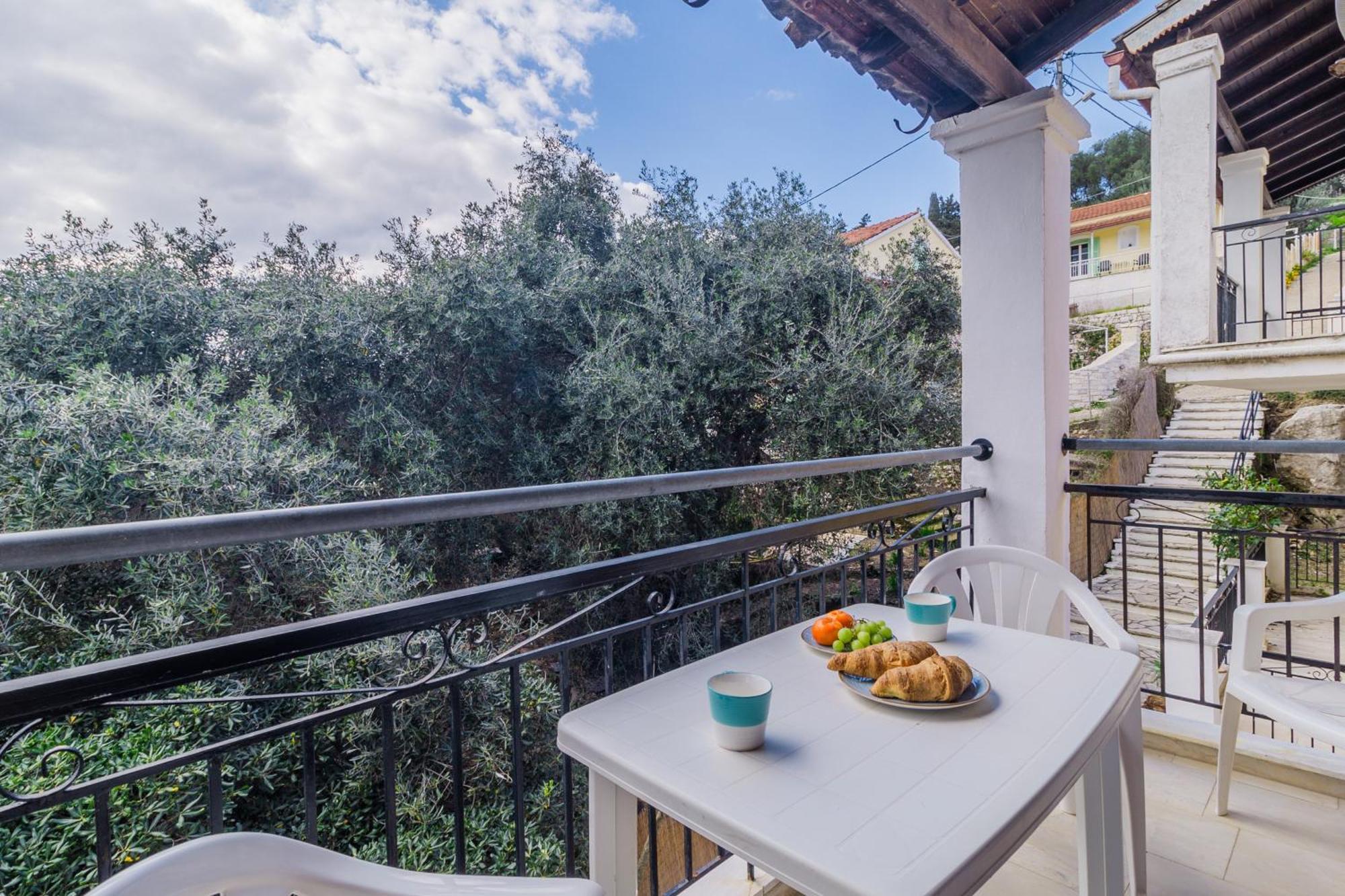 Sunflower Apartments & Studios Kassiopi Ngoại thất bức ảnh