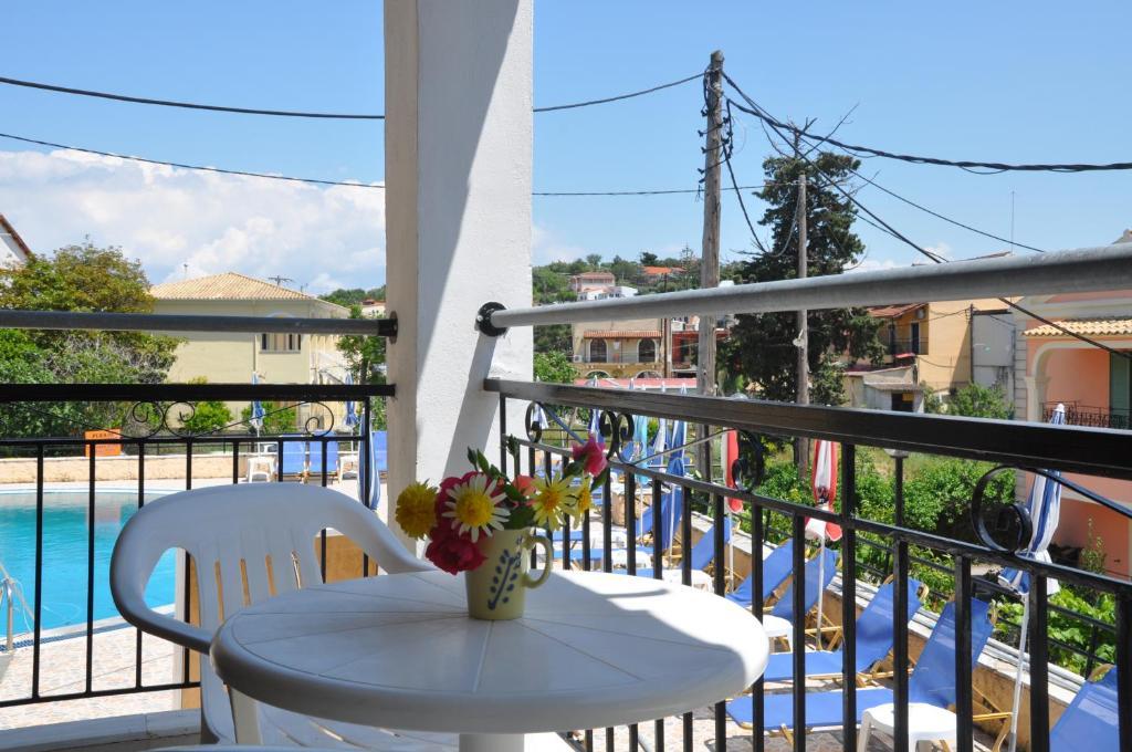Sunflower Apartments & Studios Kassiopi Ngoại thất bức ảnh